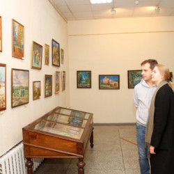 В выставочном зале Дома-музея И. И. Крылова открылась 10-я юбилейная выставка "Молодые художники Дона и Кубани"