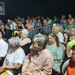 В преддверии 198-го сезона в Донском театре прошел сбор коллектива.