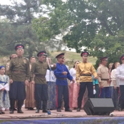 На прошедших выходных, в День Рождения основателя города Новочеркасска, атамана М.И.Платова, в Александровском саду состоялся большой фольклорный праздник. 