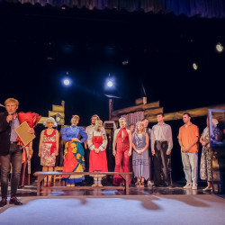 В Донском театре драмы и комедии им. В. Ф. Комиссаржевской чествовали Людмилу Фадееву и Валентину Иванкову