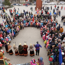 Традиционно, с размахом отпраздновали жители мкр.Октябрьский широкую Масленицу