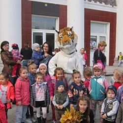 На площади перед Домом культуры мкр. Октябрьский состоялась детская игровая развлекательная программа «Мой младший друг», посвященная Дню защиты животных