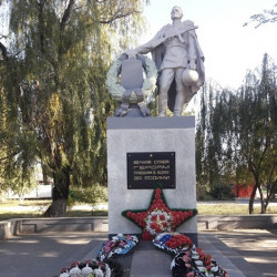 Братская могила воинов, погибших при освобождении г. Новочеркасска в 1943 г.